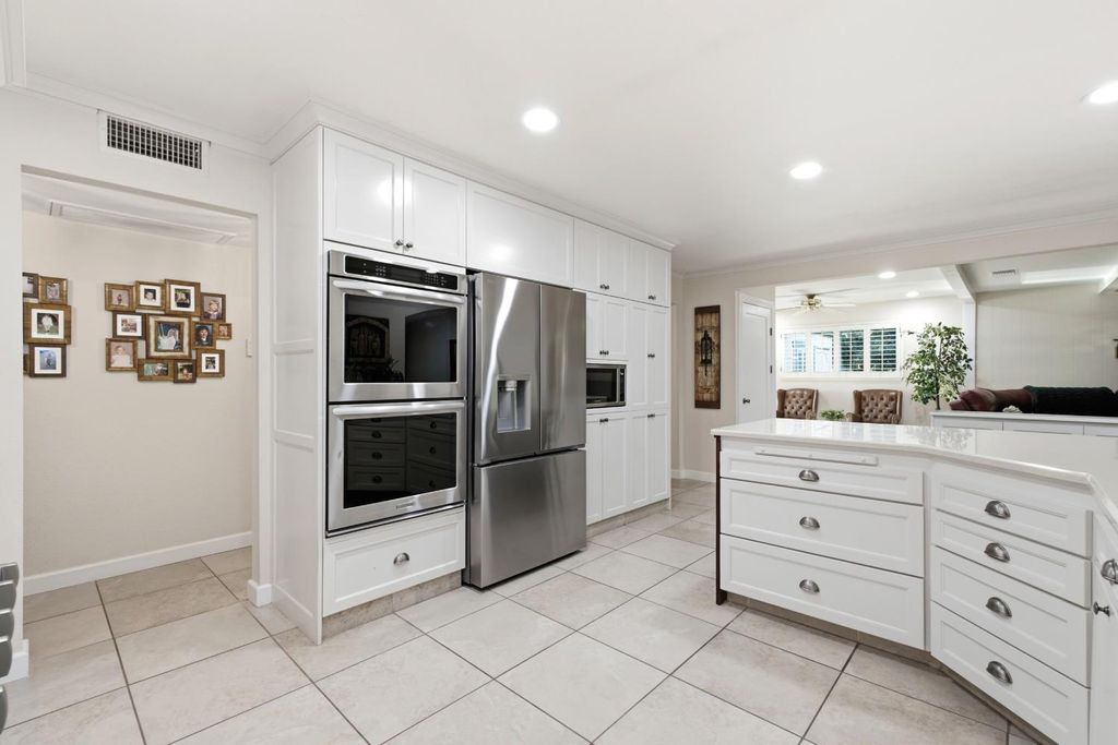 Image 24 of property listing at 1069 W Mesa Court, Fresno, CA 93711