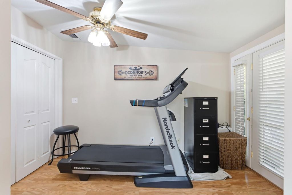 Image 37 of property listing at 1069 W Mesa Court, Fresno, CA 93711