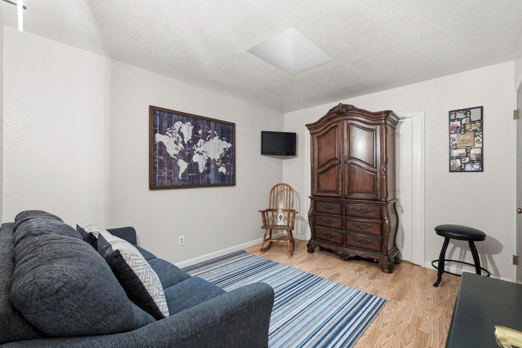 Image 38 of property listing at 1069 W Mesa Court, Fresno, CA 93711