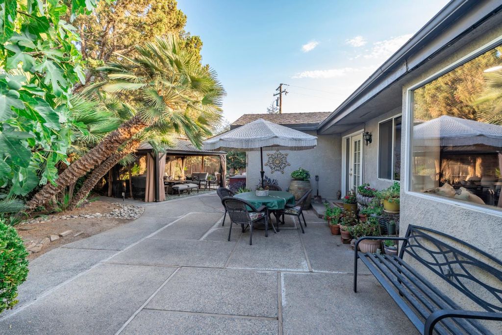 Image 43 of property listing at 1069 W Mesa Court, Fresno, CA 93711