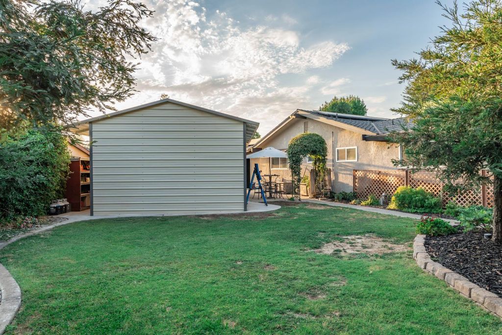 Image 47 of property listing at 1069 W Mesa Court, Fresno, CA 93711