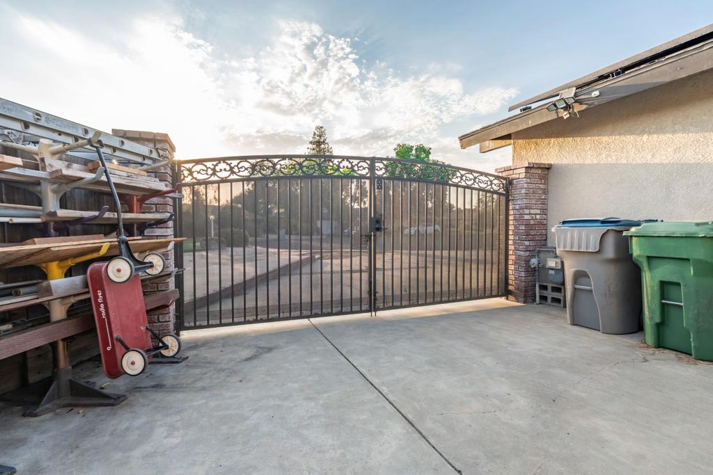 Image 49 of property listing at 1069 W Mesa Court, Fresno, CA 93711