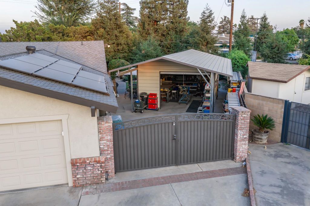 Image 50 of property listing at 1069 W Mesa Court, Fresno, CA 93711