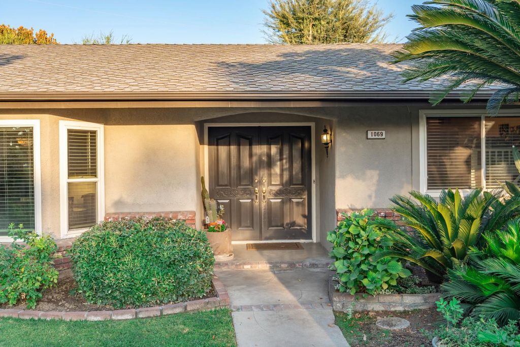 Image 9 of property listing at 1069 W Mesa Court, Fresno, CA 93711