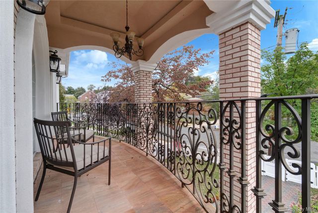 19319 109th Road, Saint Albans, NY 11412