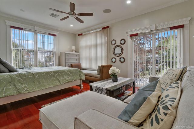 19319 109th Road, Saint Albans, NY 11412