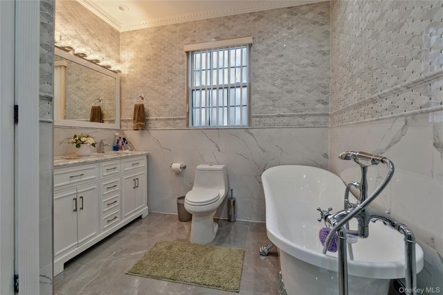 19319 109th Road, Saint Albans, NY 11412