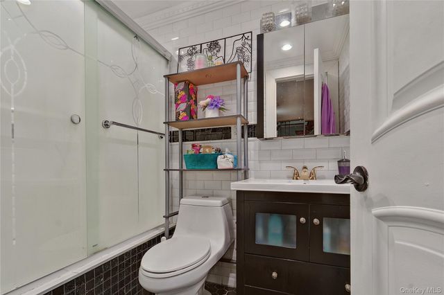 19319 109th Road, Saint Albans, NY 11412