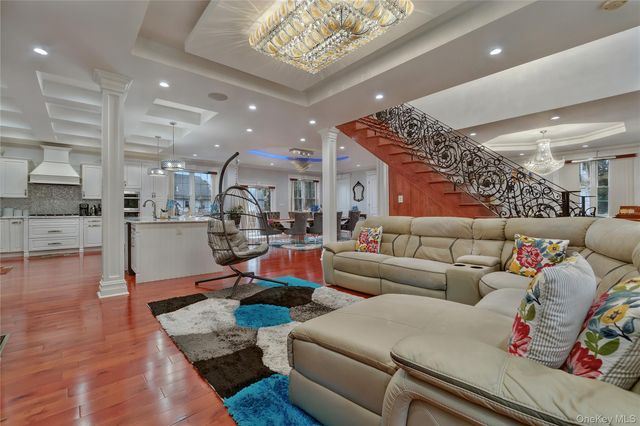 19319 109th Road, Saint Albans, NY 11412