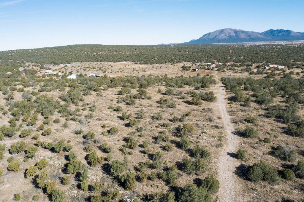 Image 4 of property listing at 71 Sunset Boulevard, Edgewood, NM 87015