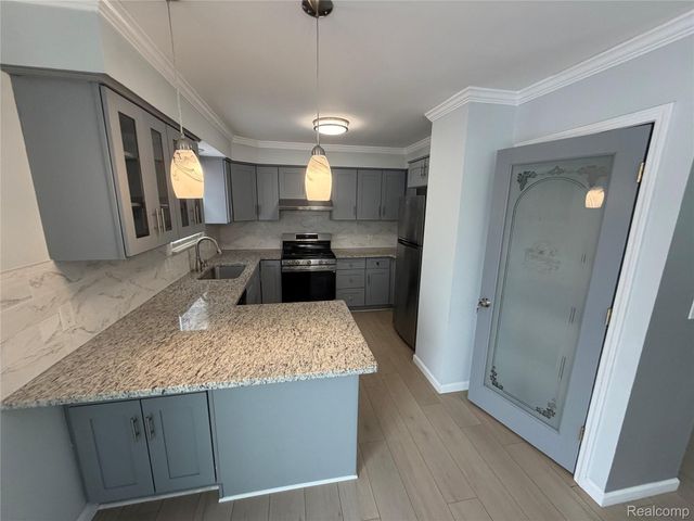 115 Linhart Street, Novi, MI 48377