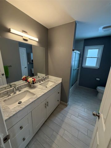 115 Linhart Street, Novi, MI 48377