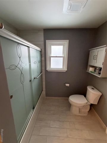 115 Linhart Street, Novi, MI 48377