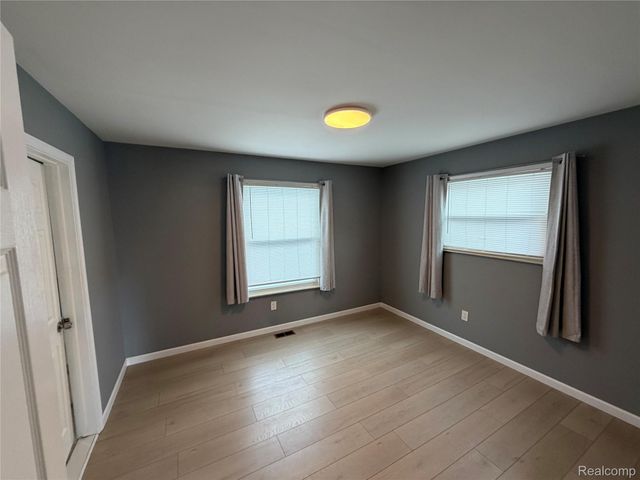 115 Linhart Street, Novi, MI 48377