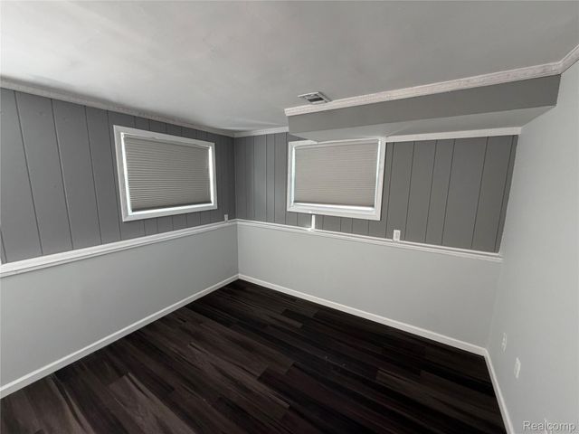 115 Linhart Street, Novi, MI 48377