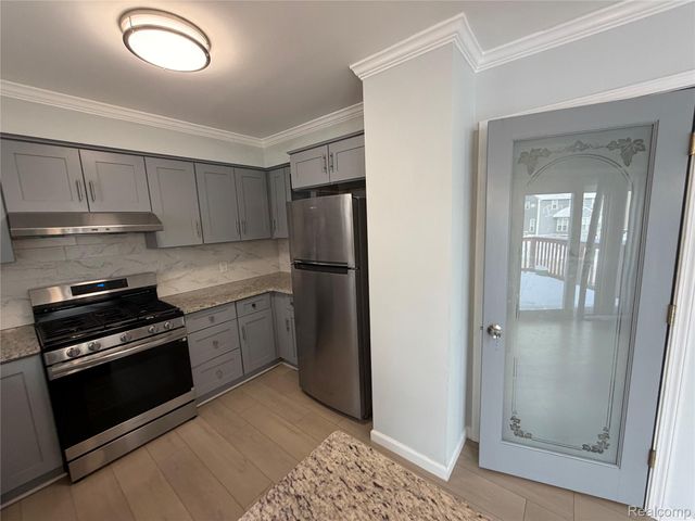 115 Linhart Street, Novi, MI 48377