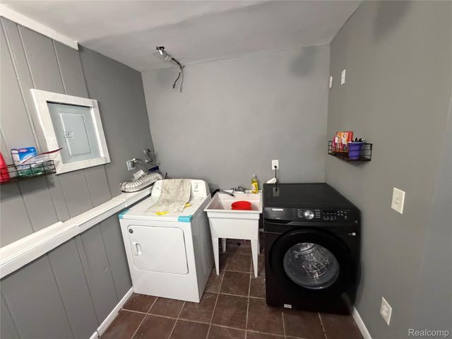 115 Linhart Street, Novi, MI 48377