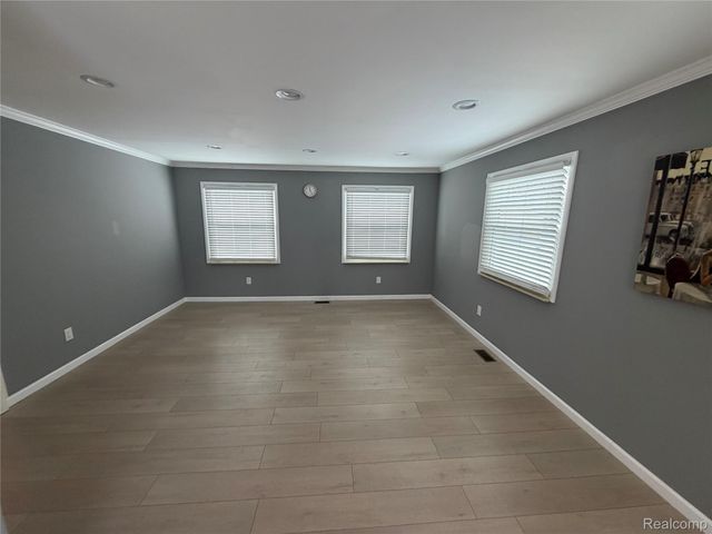 115 Linhart Street, Novi, MI 48377