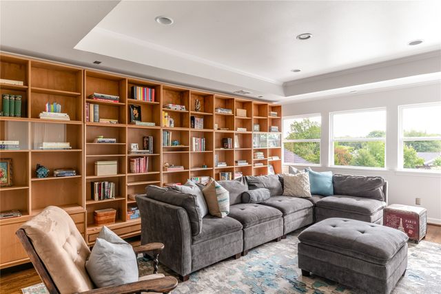 10110 Betty Jane Lane, Dallas, TX 75229