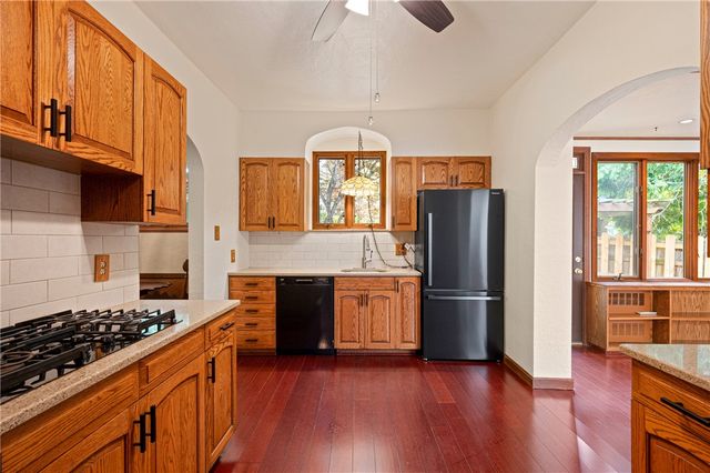 1371 Navahoe Drive, Mt Lebanon, PA 15228
