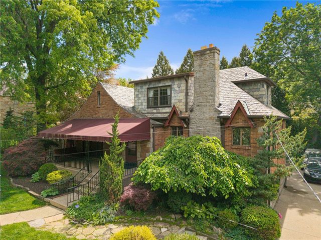 1371 Navahoe Drive, Mt Lebanon, PA 15228