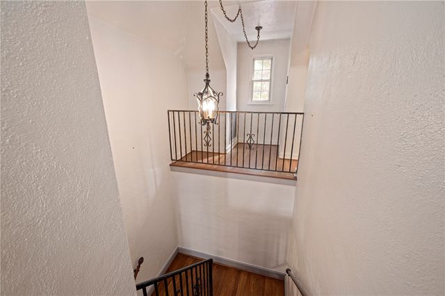 1371 Navahoe Drive, Mt Lebanon, PA 15228