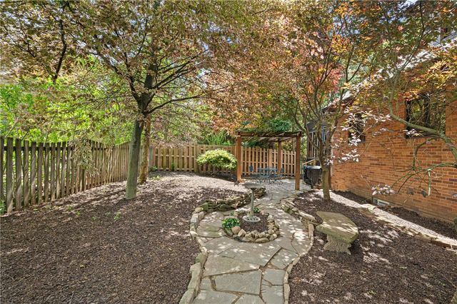 1371 Navahoe Drive, Mt Lebanon, PA 15228