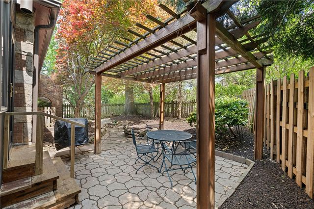 1371 Navahoe Drive, Mt Lebanon, PA 15228