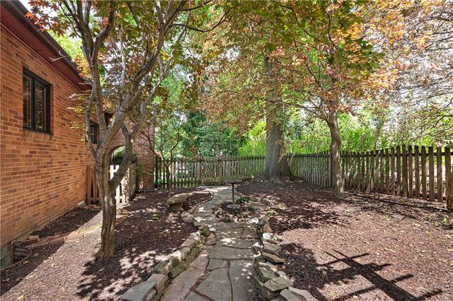 1371 Navahoe Drive, Mt Lebanon, PA 15228