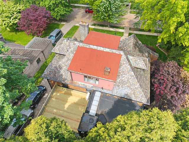 1371 Navahoe Drive, Mt Lebanon, PA 15228