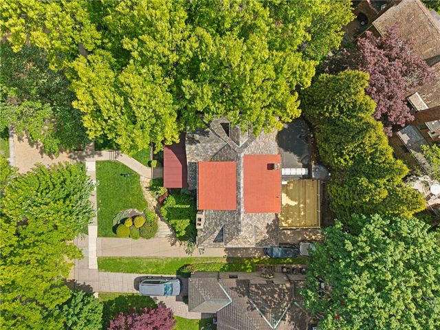 1371 Navahoe Drive, Mt Lebanon, PA 15228