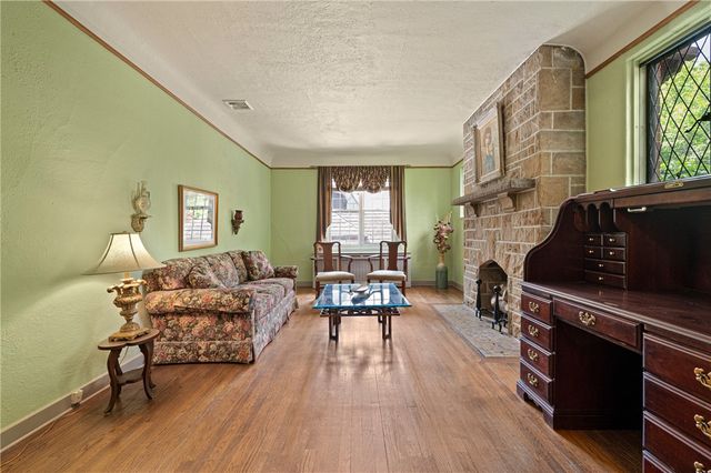 1371 Navahoe Drive, Mt Lebanon, PA 15228