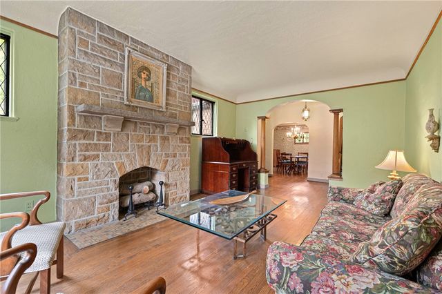 1371 Navahoe Drive, Mt Lebanon, PA 15228