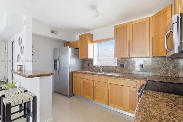 7680 SW 82nd St H121, Miami, FL 33143
