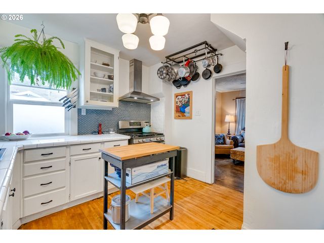 7217 N POLK Ave, Portland, OR 97203