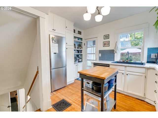 7217 N POLK Ave, Portland, OR 97203