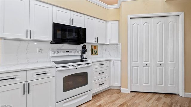 2237 Heritage Greens DR, Naples, FL 34119