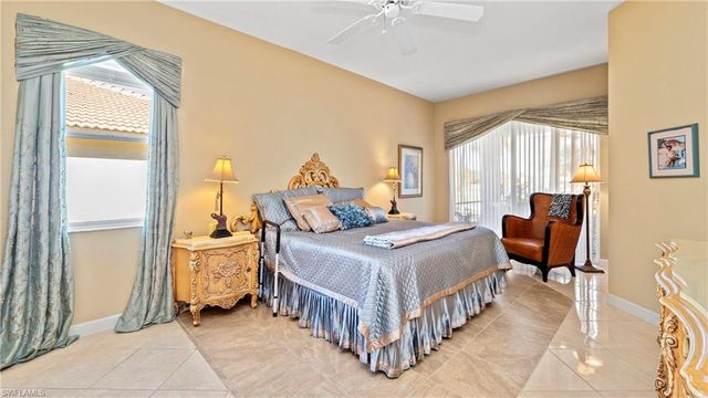 2237 Heritage Greens DR, Naples, FL 34119