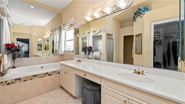 2237 Heritage Greens DR, Naples, FL 34119
