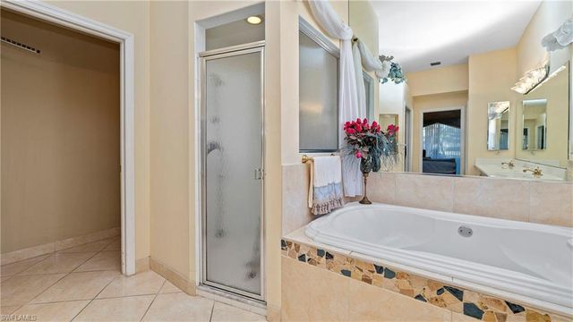 2237 Heritage Greens DR, Naples, FL 34119