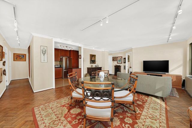 247 E Chestnut Street 1301, Chicago, IL 60611