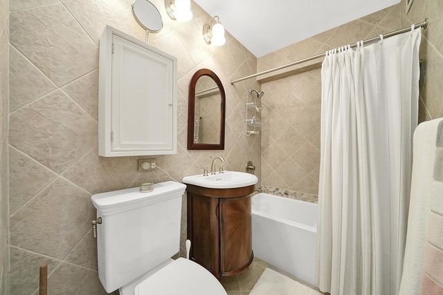 247 E Chestnut Street 1301, Chicago, IL 60611