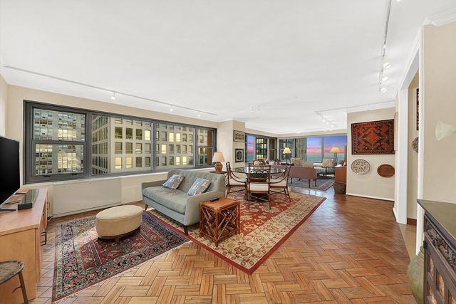 247 E Chestnut Street 1301, Chicago, IL 60611