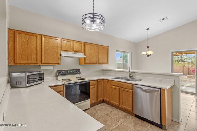 9533 N Englewood Drive, Tucson, AZ 85743