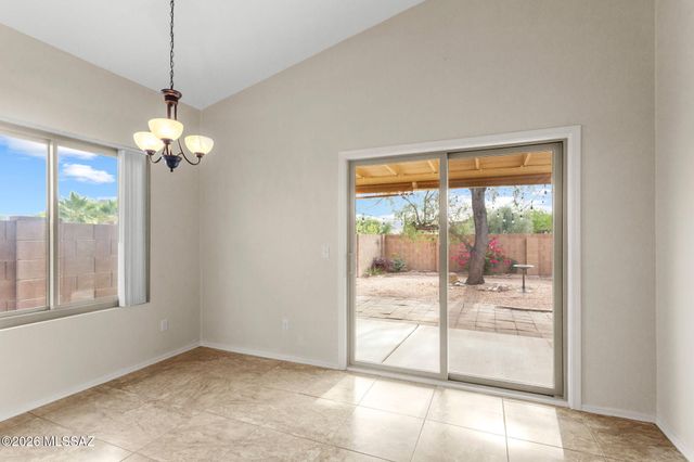 9533 N Englewood Drive, Tucson, AZ 85743