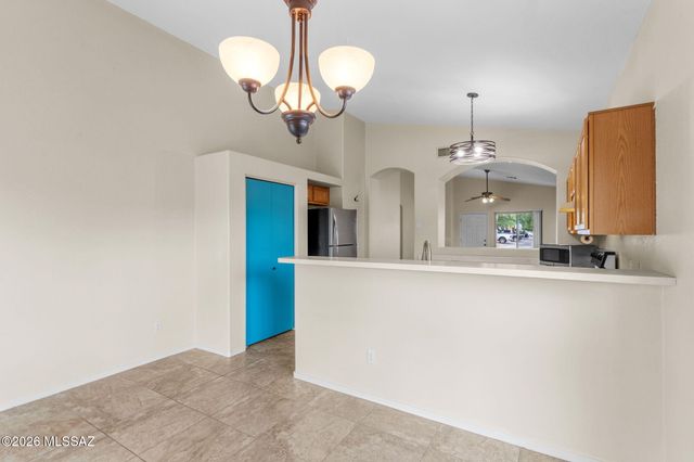 9533 N Englewood Drive, Tucson, AZ 85743