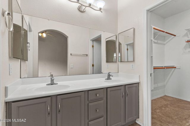 9533 N Englewood Drive, Tucson, AZ 85743