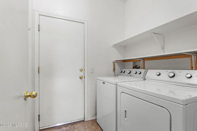 9533 N Englewood Drive, Tucson, AZ 85743