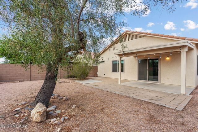 9533 N Englewood Drive, Tucson, AZ 85743