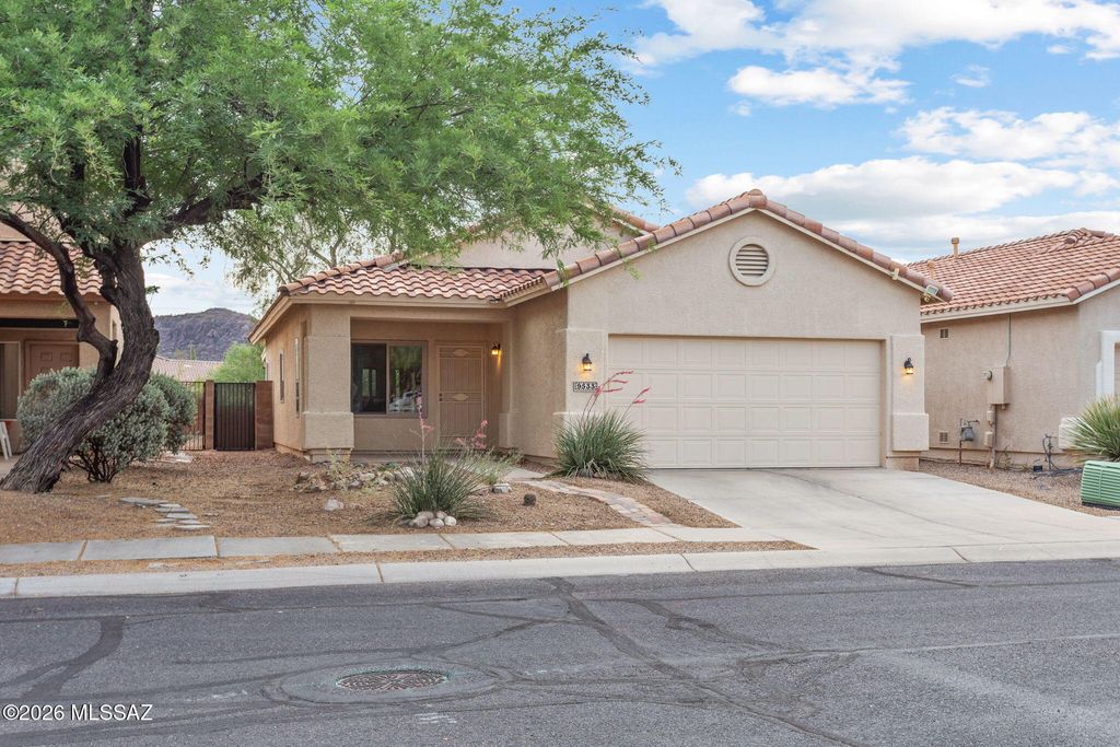 9533 N Englewood Drive, Tucson, AZ 85743